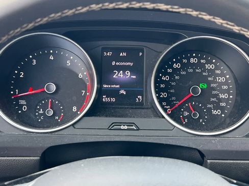 Used 2021 Volkswagen Tiguan SE w/ Panoramic Sunroof Package image 26