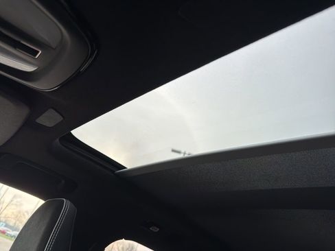 Used 2025 Volvo XC40 B5 Plus image 11