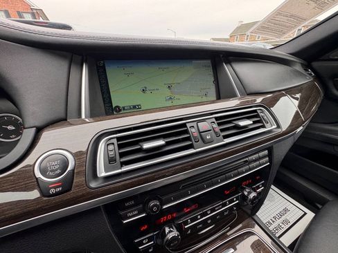 Used 2014 BMW 750Li xDrive AWD/4WD image 21