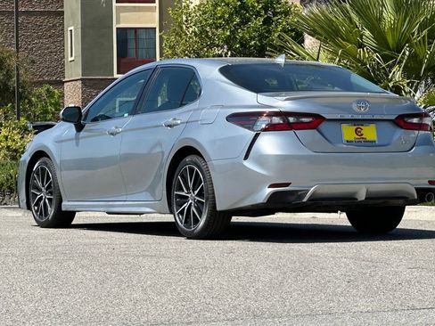 Used 2021 Toyota Camry SE FWD image 5