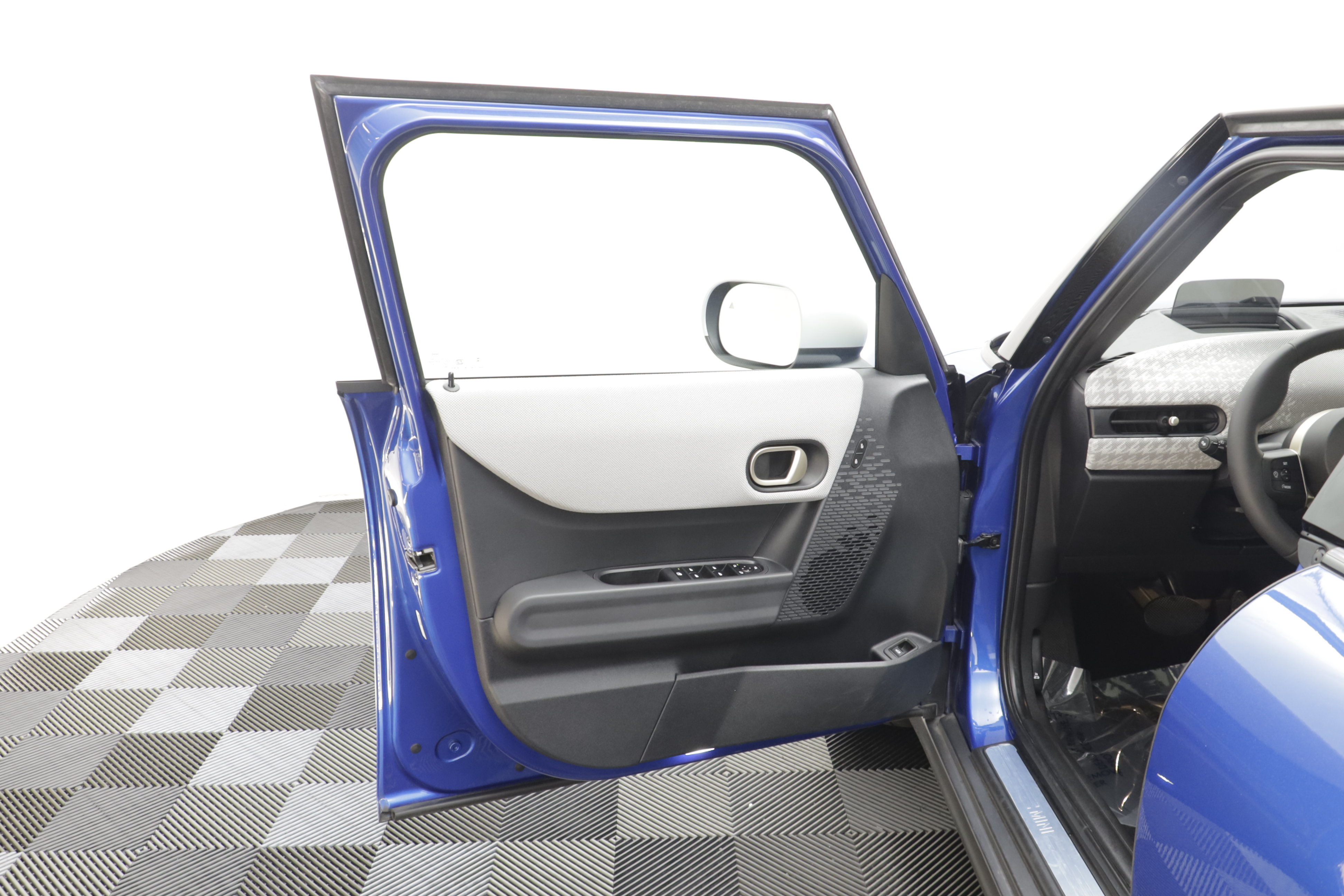 Certified 2025 MINI Cooper S FWD image 5