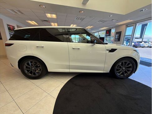 Used 2024 Land Rover Range Rover Sport Dynamic SE AWD/4WD image 4