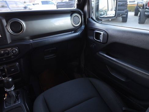 Used 2020 Jeep Wrangler Unlimited Sahara AWD/4WD image 20