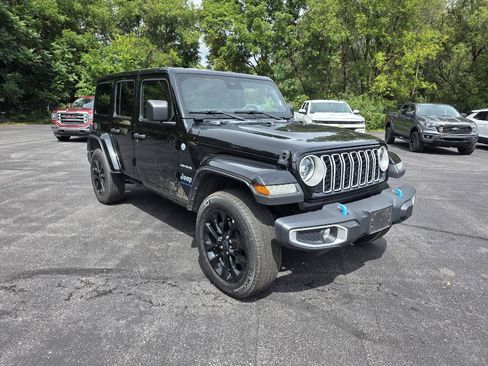 Used 2024 Jeep Wrangler Unlimited Sahara AWD/4WD image 1