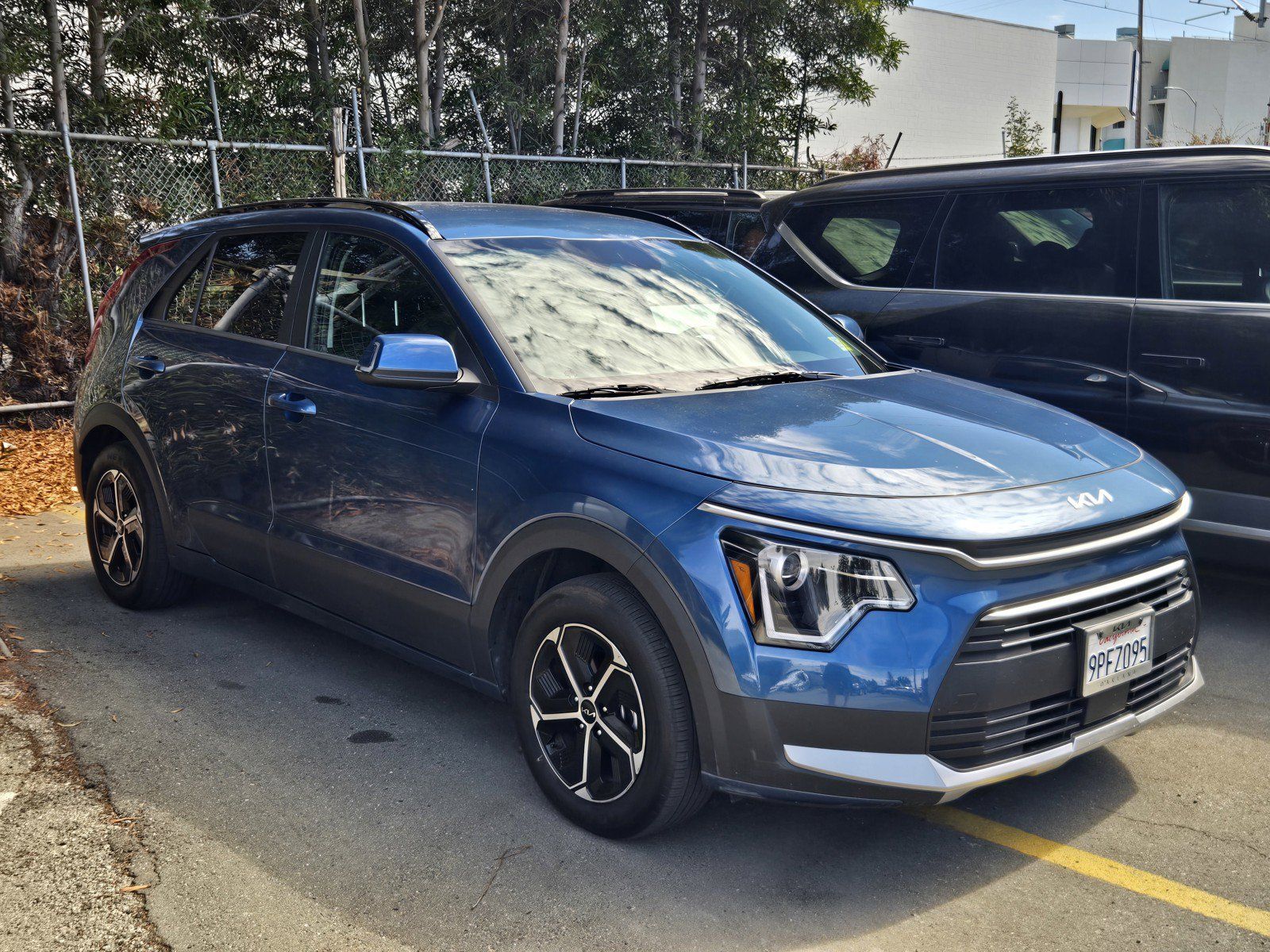 Used 2024 Kia Niro EX FWD image 1