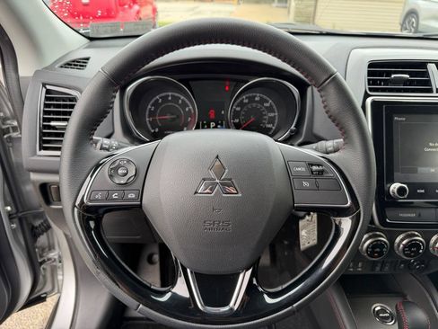 Used 2025 Mitsubishi Outlander Sport LE AWD/4WD image 15