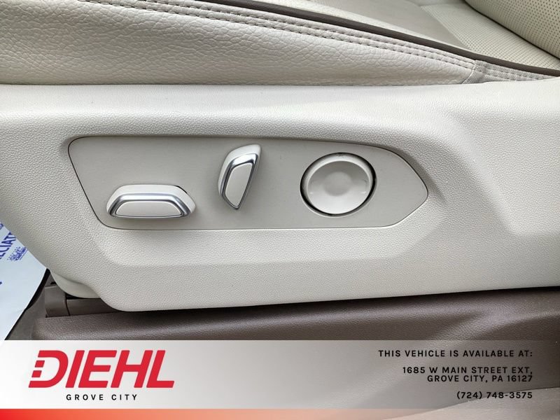 Certified 2022 GMC Yukon Denali w/ Denali Premium Package AWD/4WD image 29