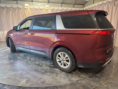 Used 2022 Kia Carnival LX image 6