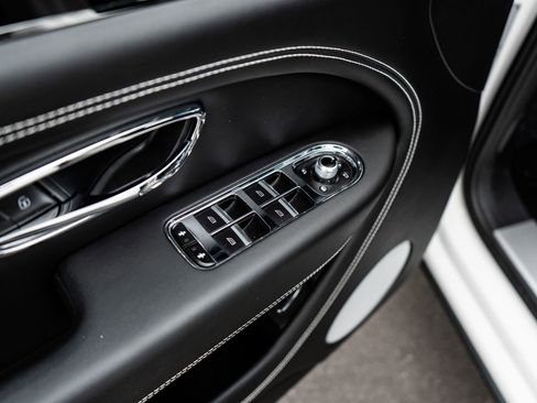 Used 2022 Bentley Bentayga image 25