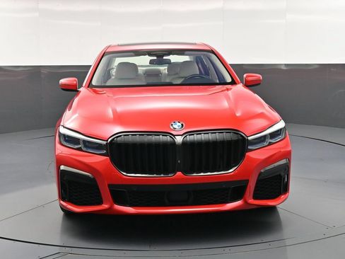 Used 2022 BMW M760i xDrive w/ Luxury Rear Seating Package AWD/4WD image 11