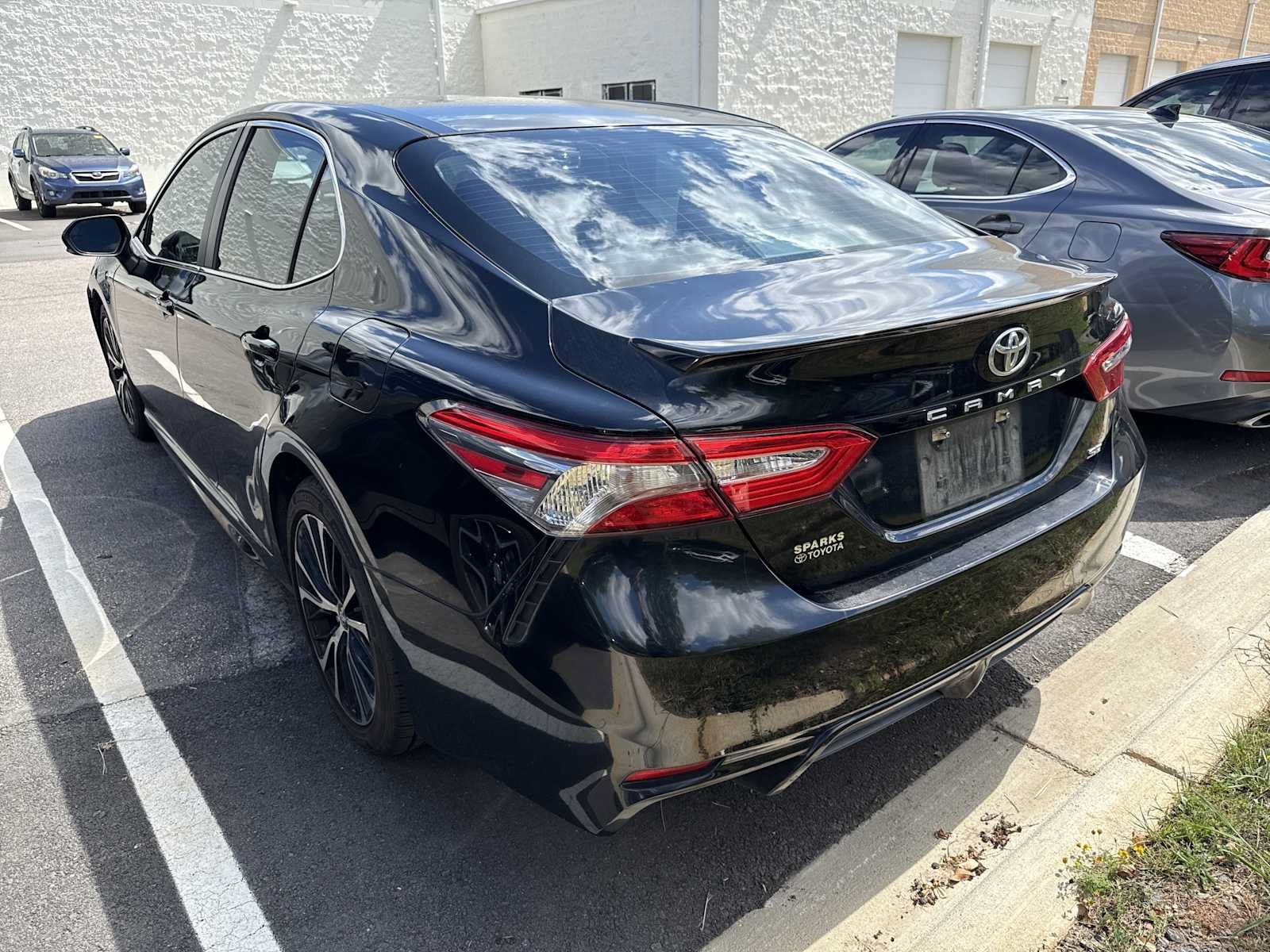 Used 2018 Toyota Camry SE w/ Moonroof Package FWD image 40