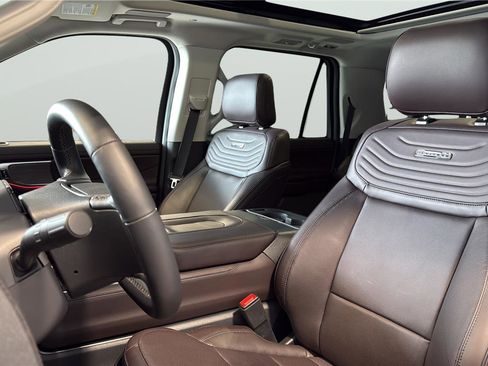 New 2025 Ford Expedition Max Platinum w/ Platinum Ultimate Package AWD/4WD image 12
