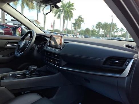 Used 2023 Nissan Rogue SV w/ SV Premium B Package image 22