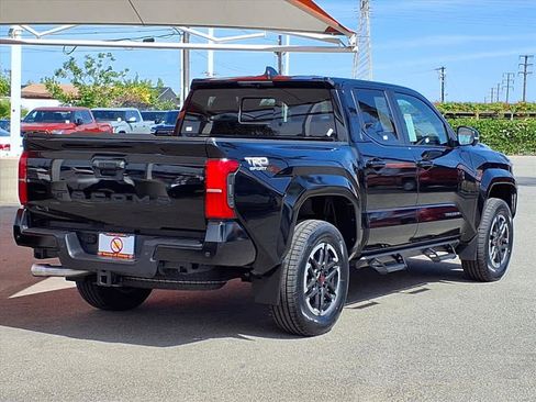 Used 2024 Toyota Tacoma TRD Sport w/ TRD Sport Premium Package image 4