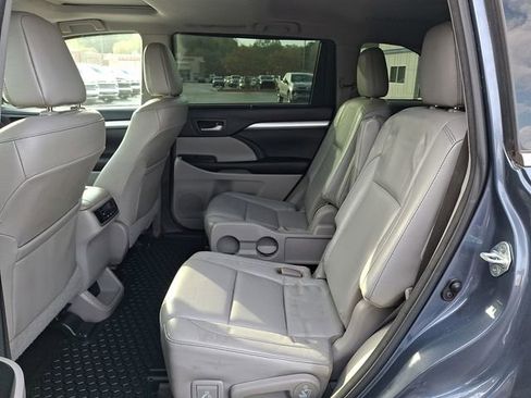 Used 2016 Toyota Highlander XLE image 10