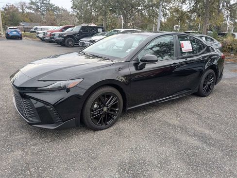 Used 2025 Toyota Camry LE image 8