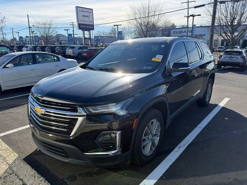 Used 2022 Chevrolet Traverse LT image 3