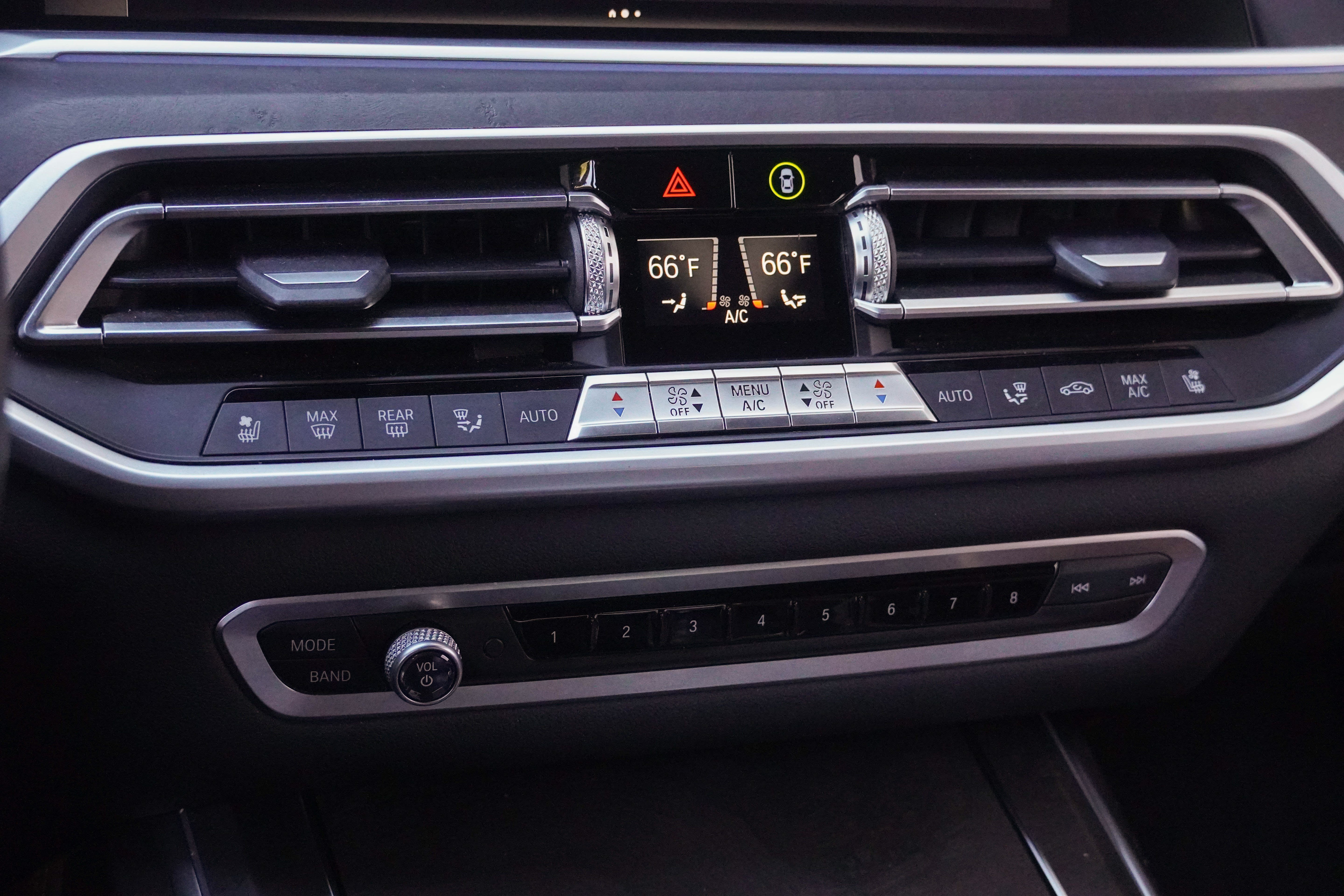 Used 2020 BMW X7 xDrive40i w/ M Sport Package AWD/4WD image 27