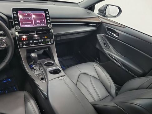 Used 2022 Toyota Avalon XLE image 12