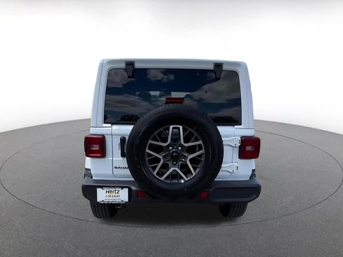 Used 2025 Jeep Wrangler Unlimited Sahara AWD/4WD image 12