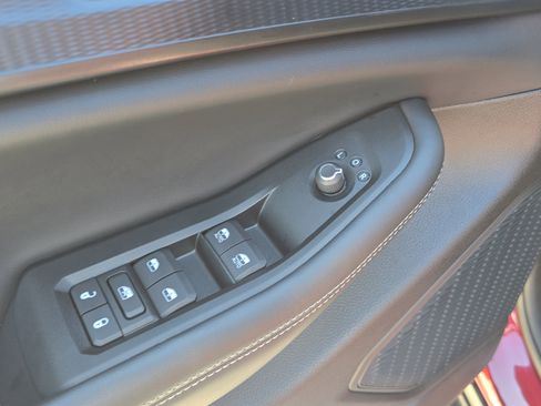Used 2025 Jeep Grand Cherokee L Altitude RWD image 21