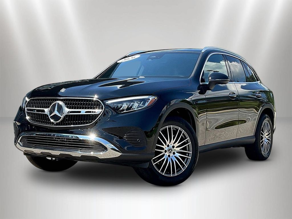 Used 2026 Mercedes-Benz GLC 300 image 3