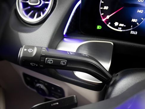 Used 2025 Mercedes-Benz GLB 250 image 16