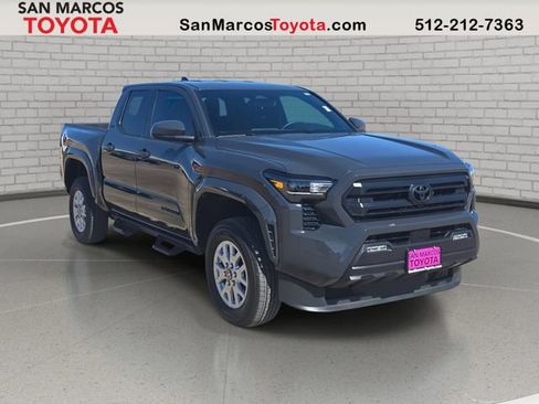 Used 2025 Toyota Tacoma SR5 image 3