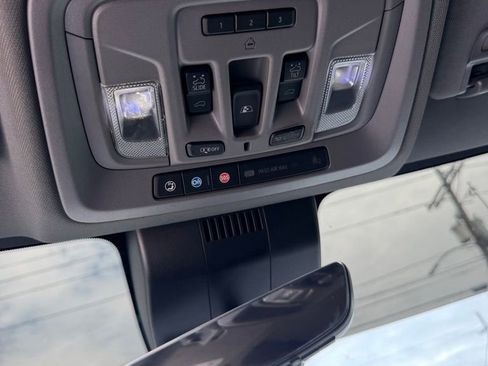 Used 2022 Chevrolet Silverado 1500 LTZ w/ LTZ Premium Package AWD/4WD image 19