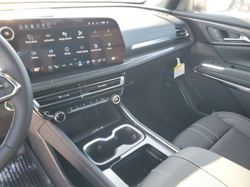 New 2026 Chevrolet Traverse High Country w/ LPO, Floor Liner Package image 17