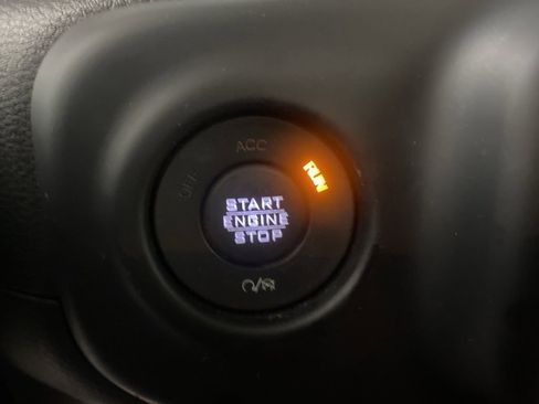 Used 2019 Jeep Wrangler Unlimited Sahara image 11