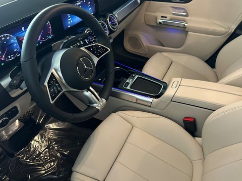 New 2025 Mercedes-Benz GLB 250 4MATIC image 9