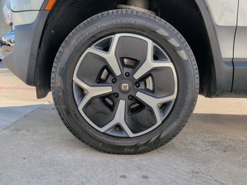 Used 2024 Rivian R1T Adventure AWD/4WD image 13