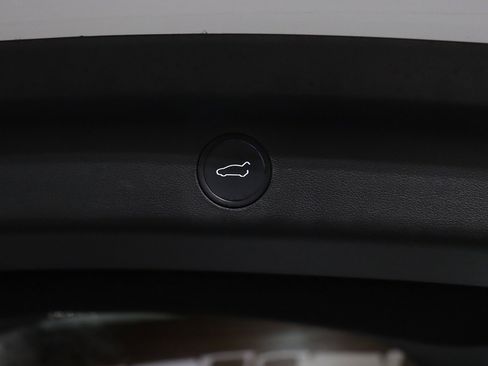 Used 2022 Tesla Model Y Long Range image 17