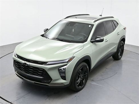 Used 2025 Chevrolet Trax ACTIV w/ Sunroof Package image 35