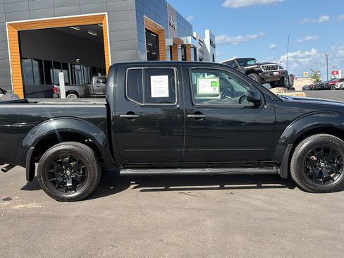 Used 2021 Nissan Frontier SV w/ Midnight Edition Floor Mats AWD/4WD image 4