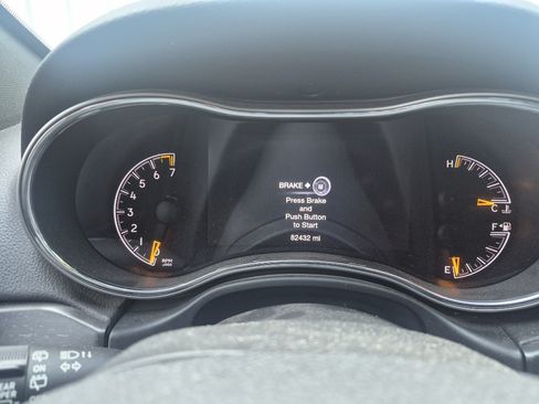 Used 2018 Jeep Grand Cherokee Altitude AWD/4WD image 5