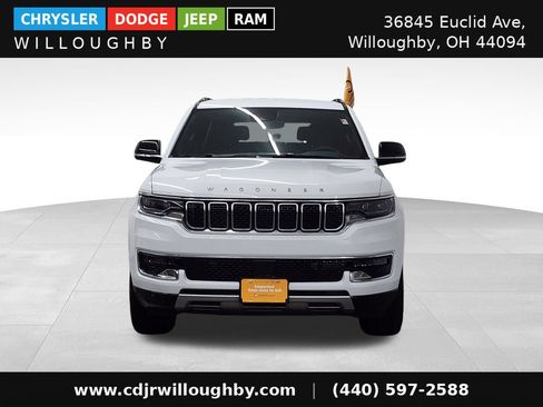 Certified 2025 Jeep Wagoneer Series II w/ 8-Passenger Seating Package AWD/4WD image 2