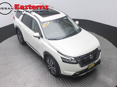 Used 2023 Nissan Pathfinder Platinum AWD/4WD image 3