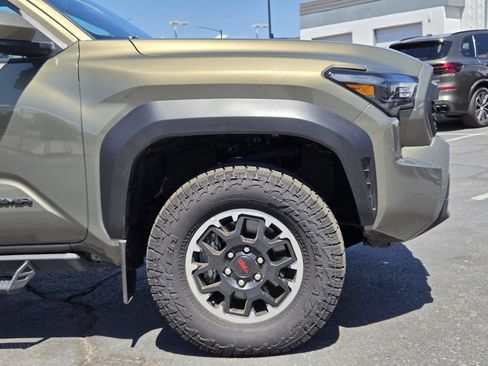 Used 2024 Toyota Tacoma TRD Off-Road w/ TRD Off Road Premium Package AWD/4WD image 9