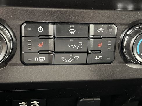 Used 2019 Ford F150 XLT w/ Equipment Group 302A Luxury AWD/4WD image 23