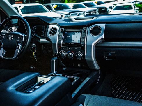 Used 2018 Toyota Tundra SR5 AWD/4WD image 40