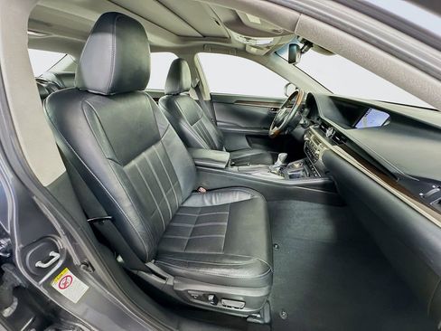 Used 2017 Lexus ES 350 w/ Luxury Package FWD image 29
