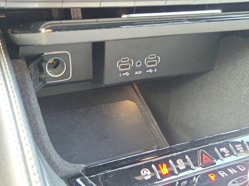 Used 2024 Jeep Wagoneer L Series II w/ Flexible Seating Group AWD/4WD image 31