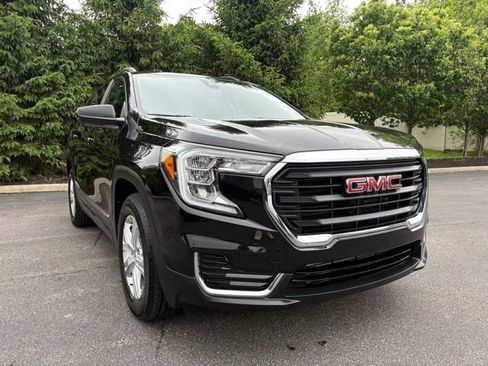 Used 2024 GMC Terrain SLE w/ Driver Convenience Package FWD image 11