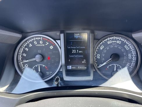 Used 2022 Toyota Tacoma TRD Off-Road AWD/4WD image 26