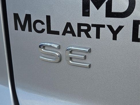 Used 2024 Volkswagen Atlas Cross Sport SE image 9