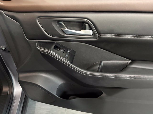 Used 2022 Nissan Rogue SV w/ SV Premium Package FWD image 13