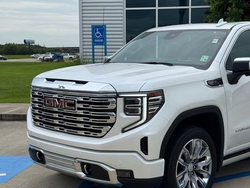 Used 2024 GMC Sierra 1500 Denali w/ Denali Reserve Package AWD/4WD image 2