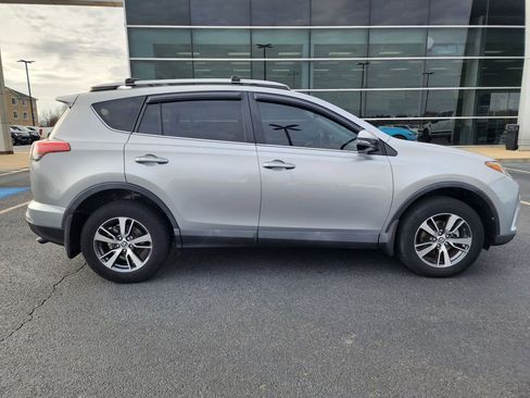 Used 2018 Toyota RAV4 XLE image 9